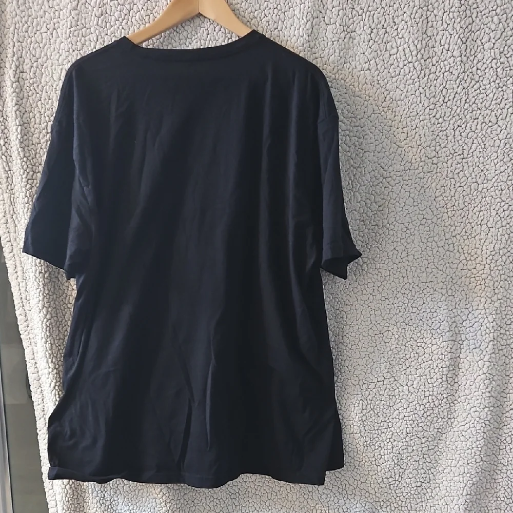 .Red and Black Short Sleeve Tee with Geometric Eagle Design  PHX - Picture 2 of 5